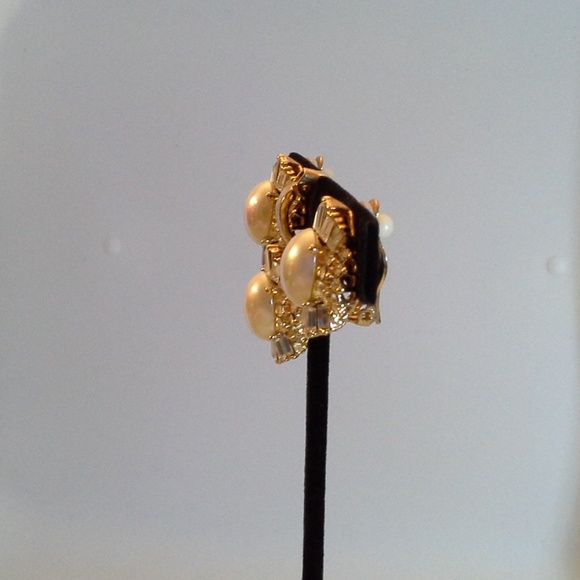 Simulated Pearls and Diamonds Jewelry Set - Picture 3 of 7